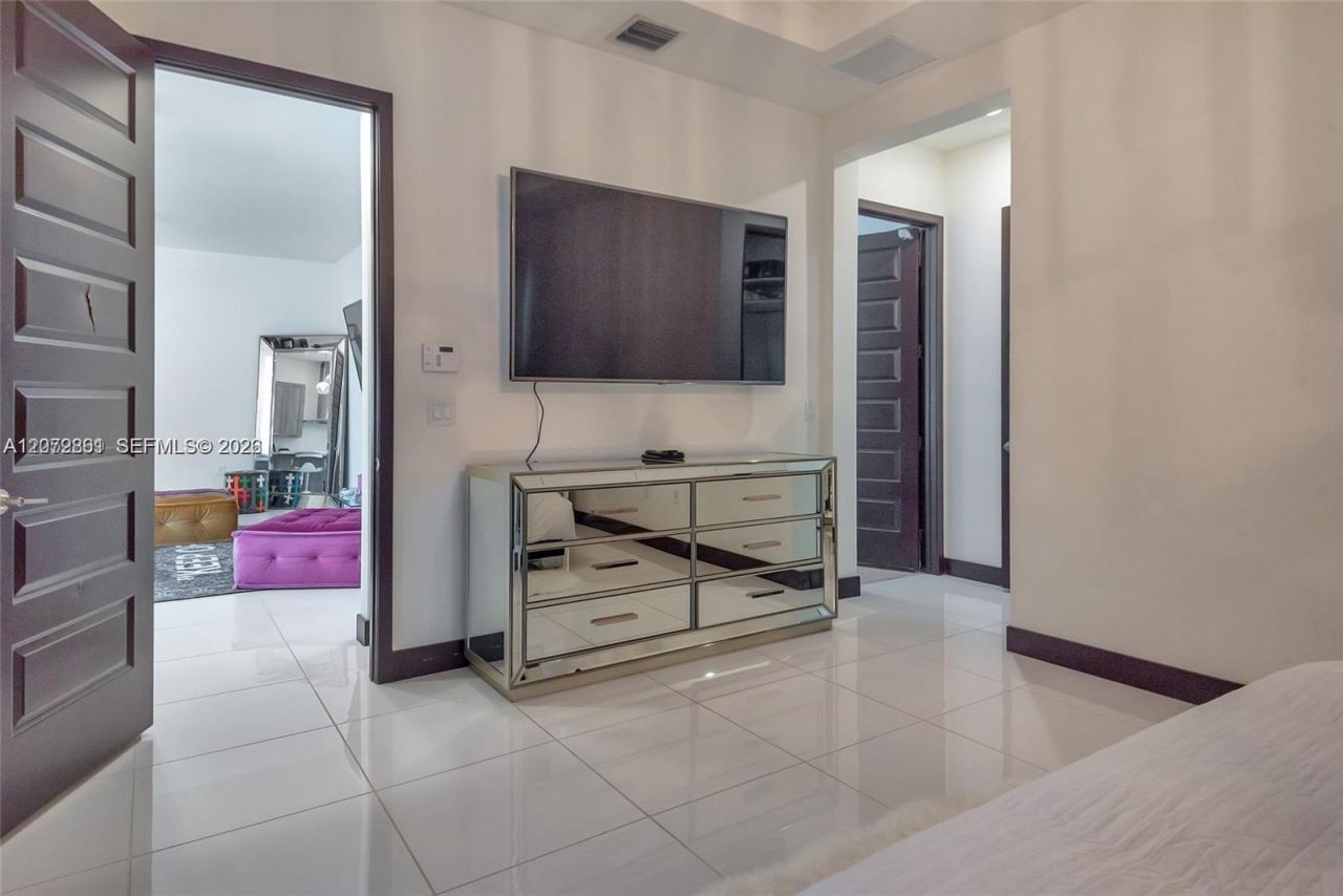 8820 NW 155th Ter , Miami Lakes, FL 33018 Photo