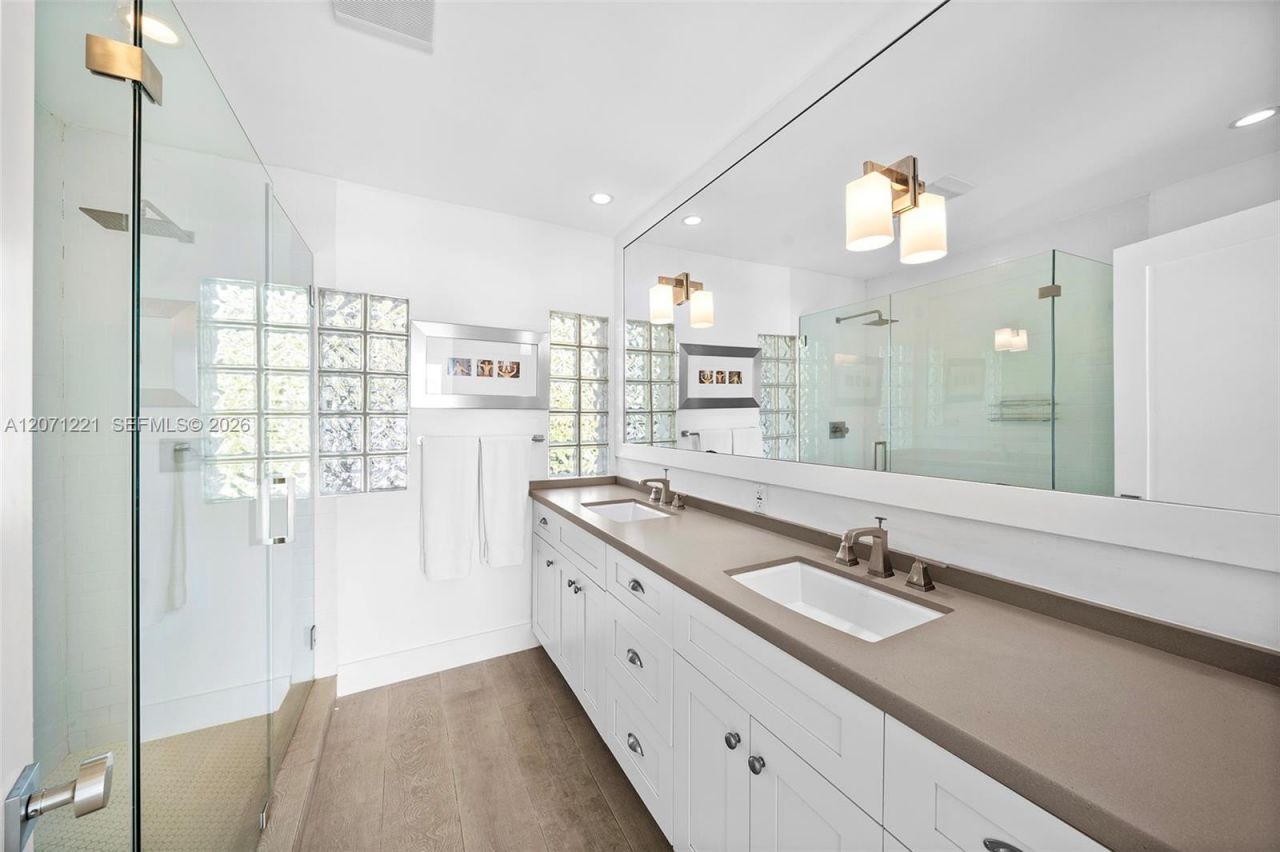 520 S Mashta Dr , Key Biscayne, FL 33149 Photo