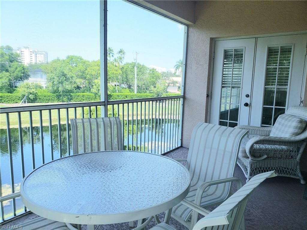 661 Wiggins Lake Dr, Unit 201, Naples, FL 34110 Photo