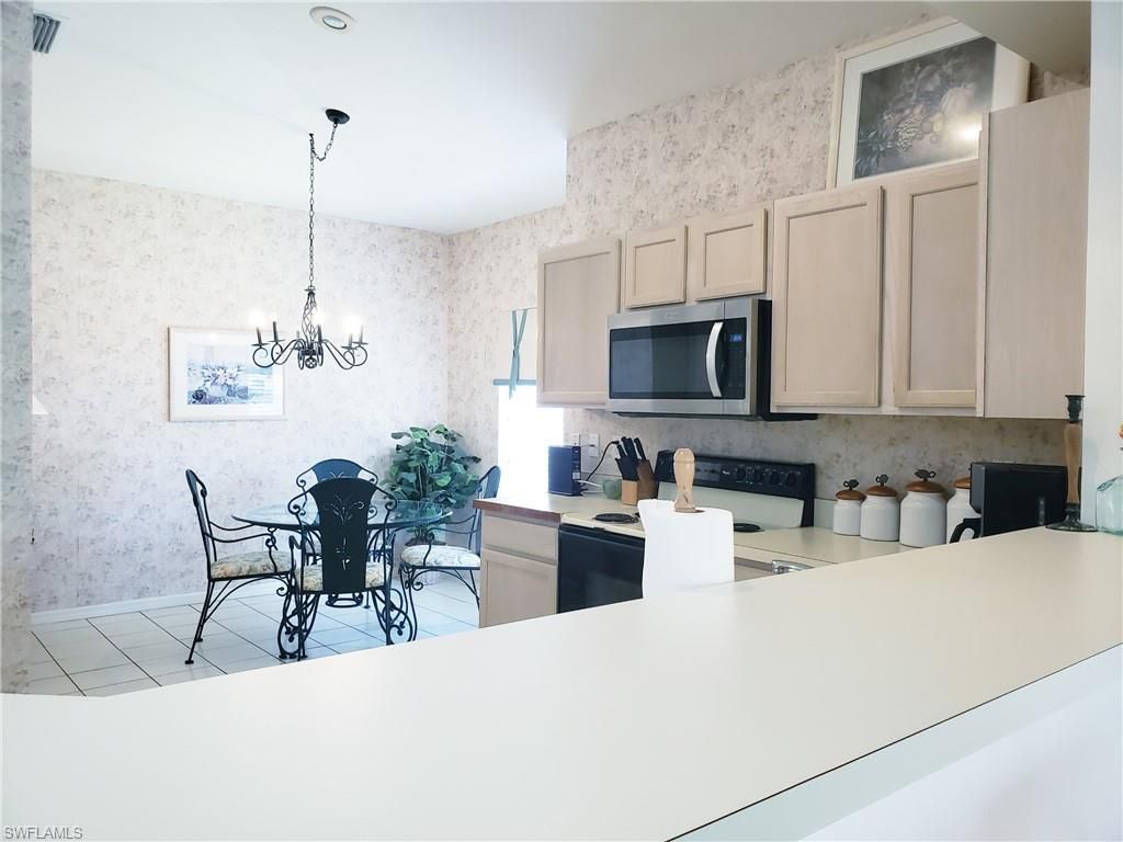 661 Wiggins Lake Dr, Unit 201, Naples, FL 34110 Photo