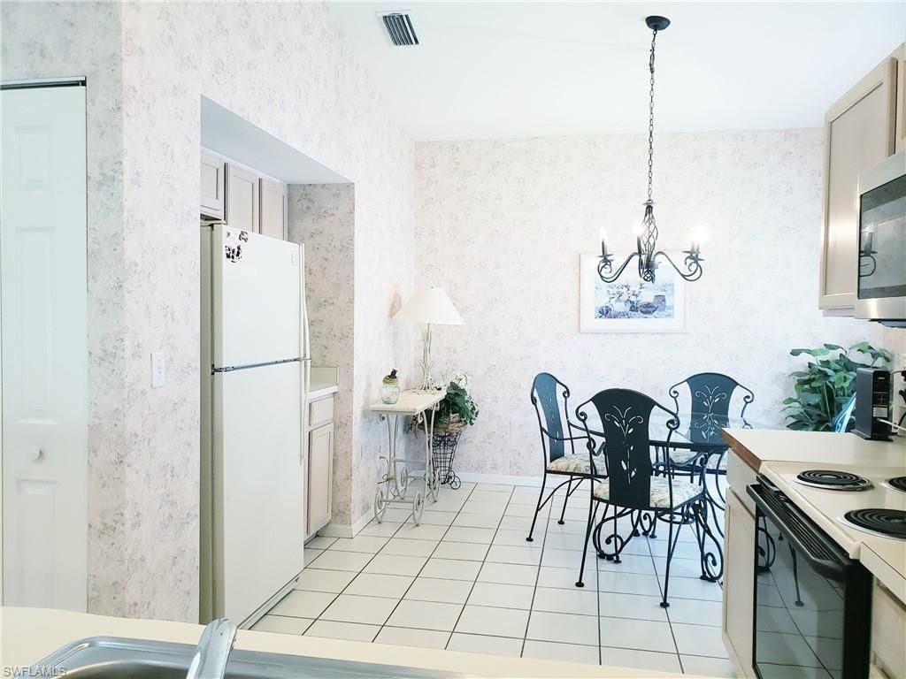 661 Wiggins Lake Dr, Unit 201, Naples, FL 34110 Photo