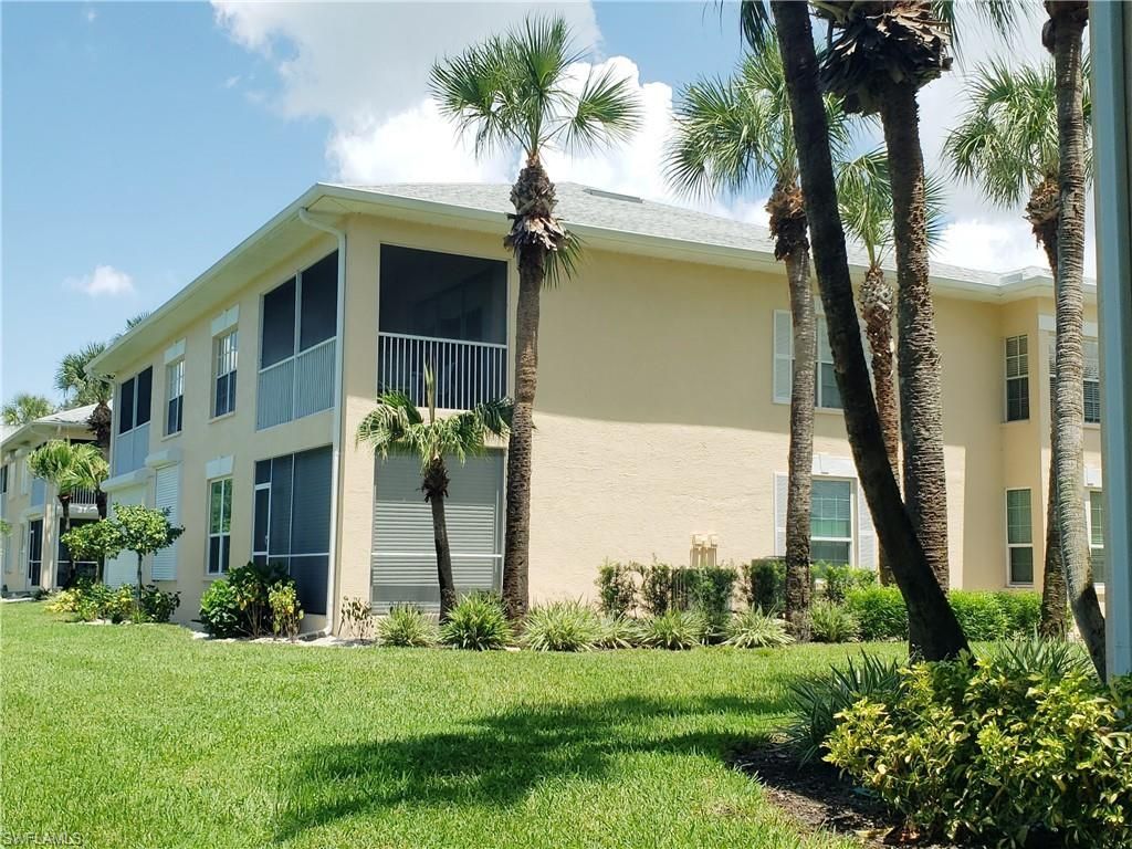 661 Wiggins Lake Dr, Unit 201, Naples, FL 34110 Photo