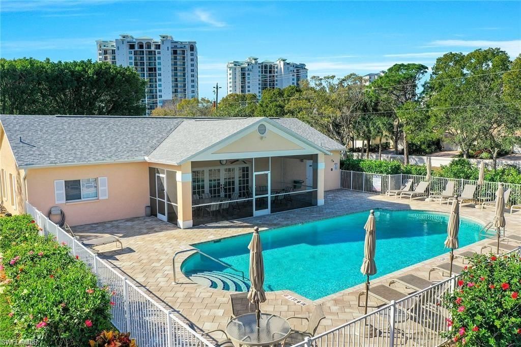 661 Wiggins Lake Dr, Unit 201, Naples, FL 34110 Photo