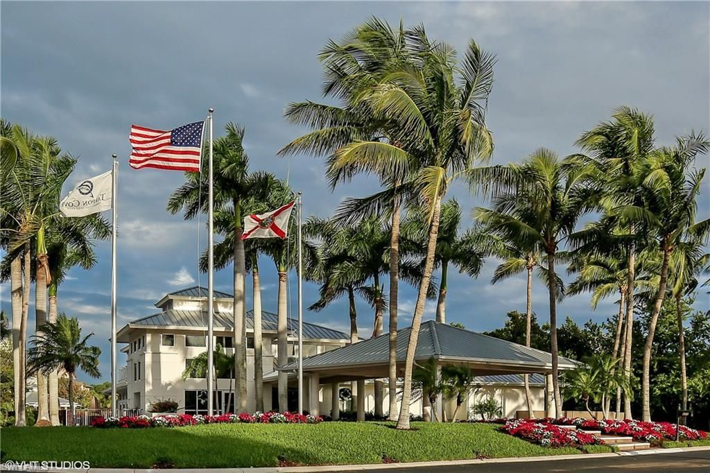 661 Wiggins Lake Dr, Unit 201, Naples, FL 34110 Photo