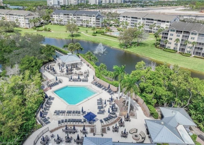 661 Wiggins Lake Dr, Unit 201, Naples, FL 34110 Photo