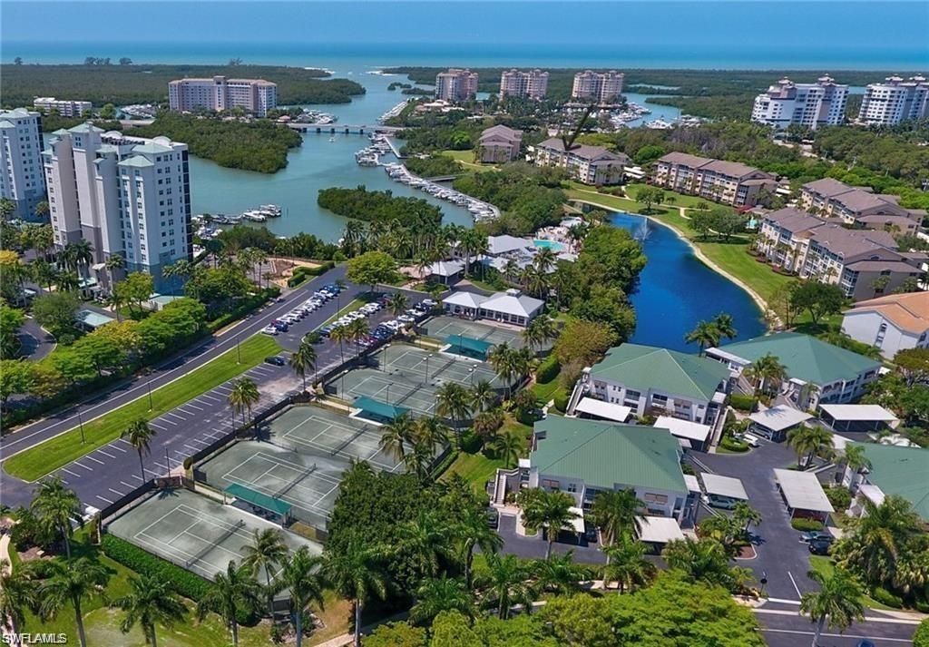 661 Wiggins Lake Dr, Unit 201, Naples, FL 34110 Photo