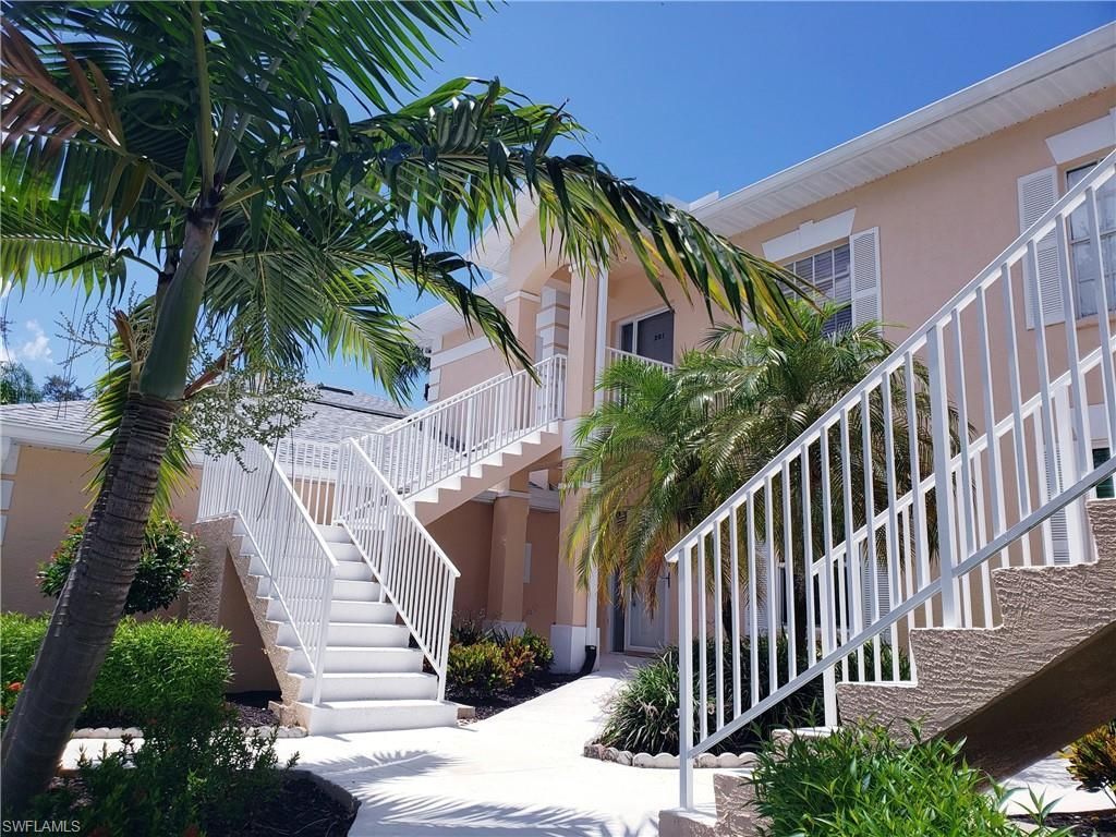 661 Wiggins Lake Dr, Unit 201, Naples, FL 34110 Photo