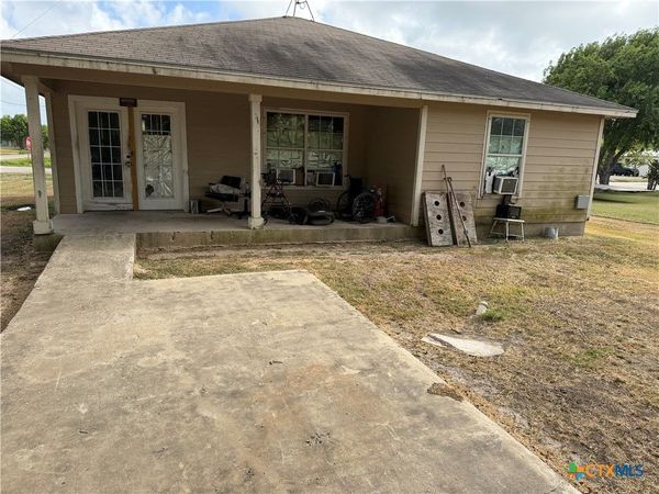 602 W Dallas Avenue , Seadrift, TX 77983