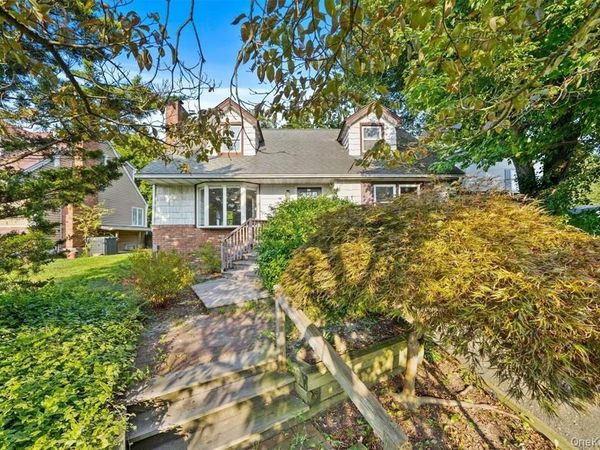 228 Oakwood Road , Huntington Station, NY 11746