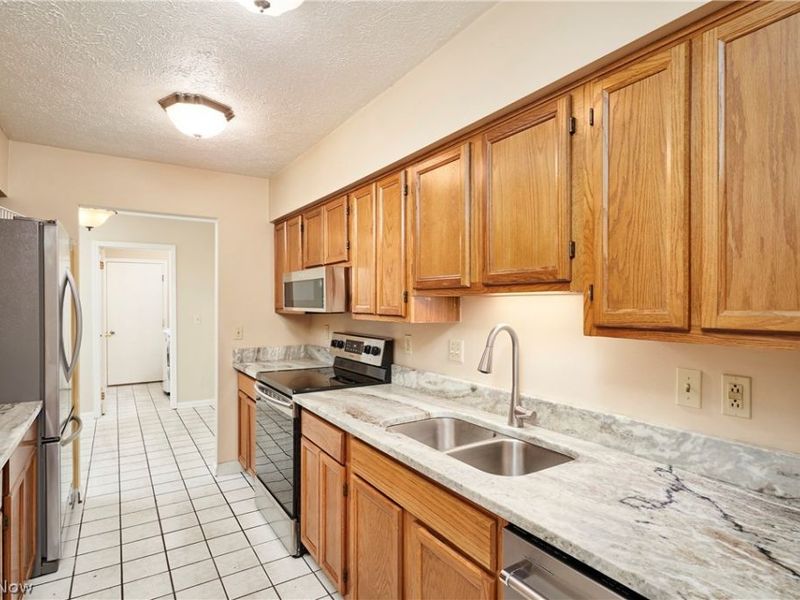7149 W Cross Creek Trail, Brecksville, OH 44141 Photo 8