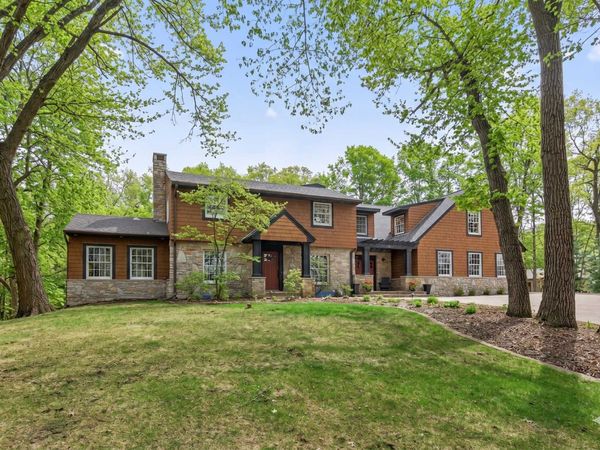 19055 Ridgewood Road, Deephaven, MN 55391