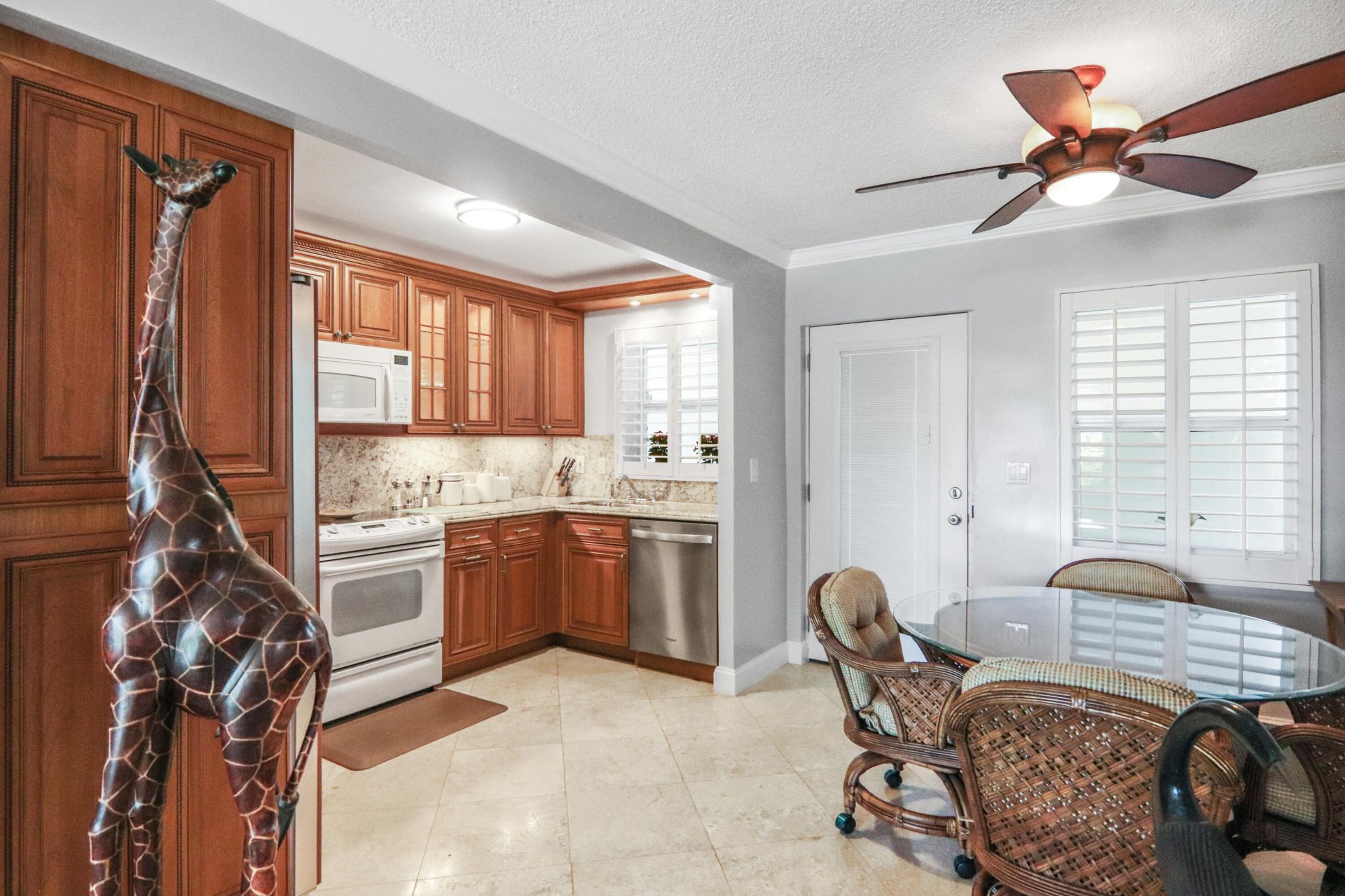 139 Sunrise Avenue, Unit 101, Palm Beach, FL 33480 Photo