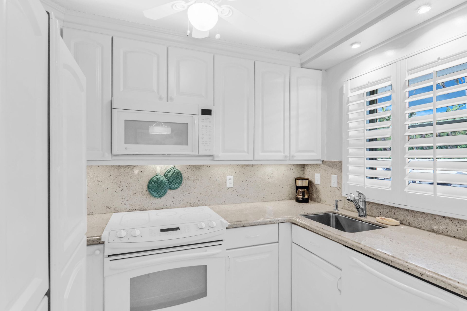 139 Sunrise Avenue, Unit 103, Palm Beach, FL 33480 Photo