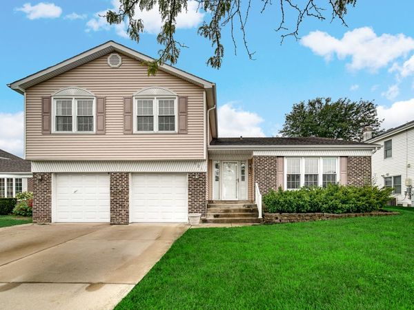 121 Fleetwood Drive , Glendale Heights, IL 60139