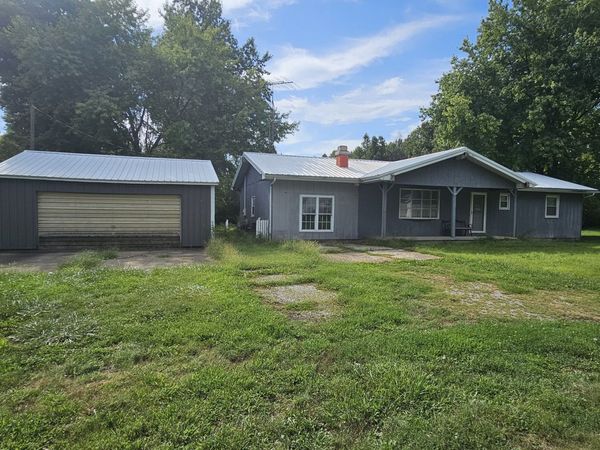 9429 N Depot Street, Opdyke, IL 62872