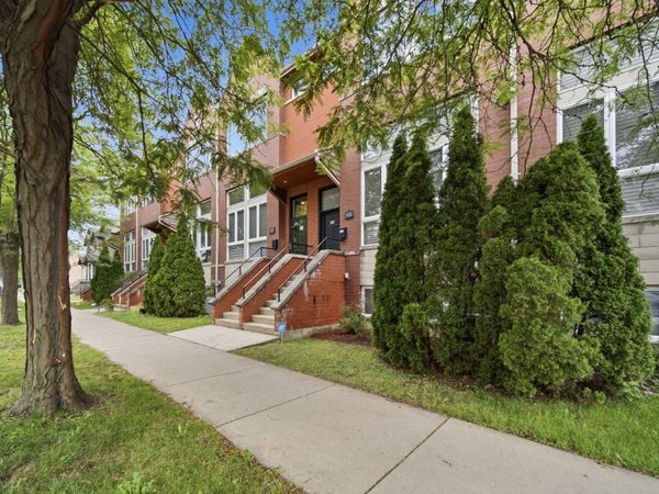 6336 N Sacramento Avenue, Chicago, IL 60659