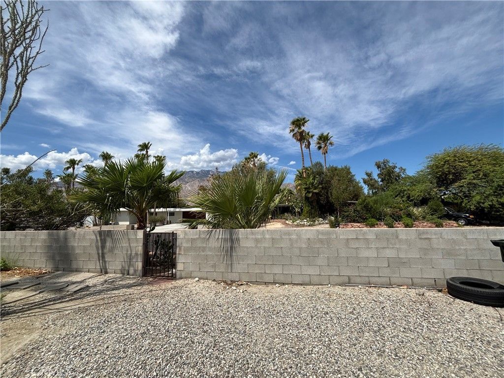 2300 N Cerritos Road, Palm Springs, CA 92262 Main Photo