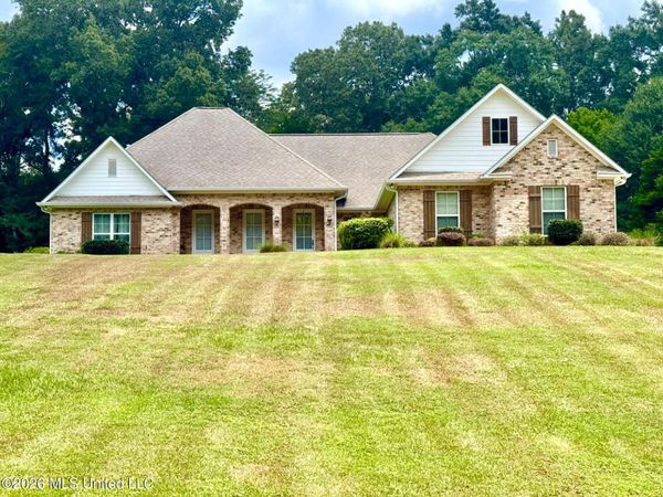 11 Country Squire Road, Natchez, MS 39120
