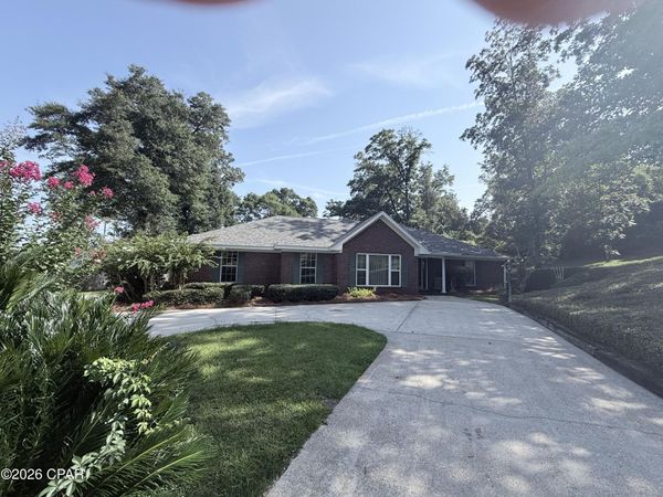 4616 Hillcrest Drive , Marianna, FL 32446