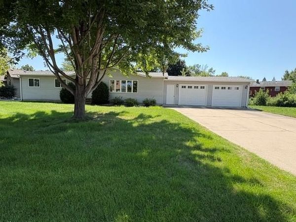 1250 Lakeview Lane SW, Hutchinson, MN 55350