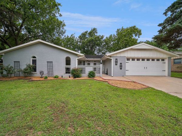 1255 May Lane , Bartlesville, OK 74006