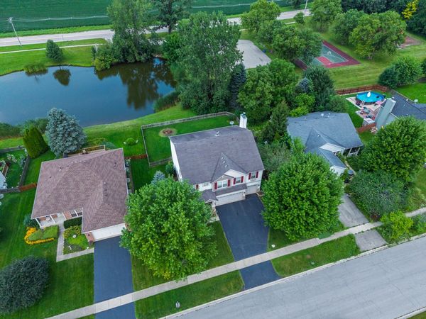 250 Sparrow Drive, Woodstock, IL 60098