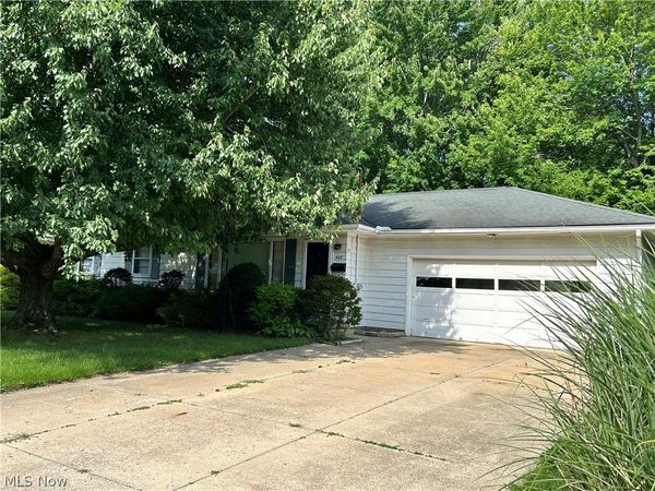 443 Lansing Road , Akron, OH 44312