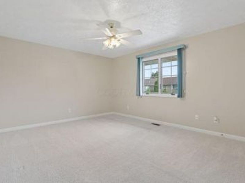 384 Bishop Drive, London, OH 43140 Photo 18