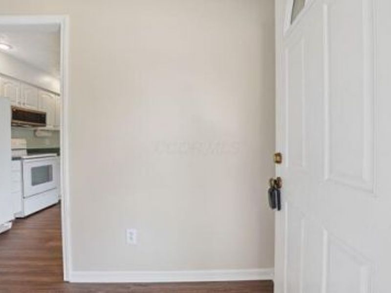 384 Bishop Drive, London, OH 43140 Photo 5