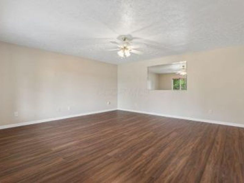 384 Bishop Drive, London, OH 43140 Photo 6