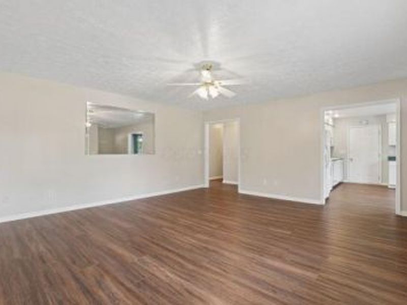384 Bishop Drive, London, OH 43140 Photo 7