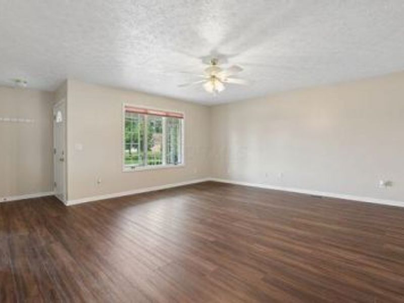 384 Bishop Drive, London, OH 43140 Photo 9
