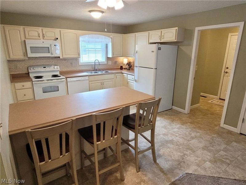 387 W Sunset Drive, Rittman, OH 44270 Photo 6