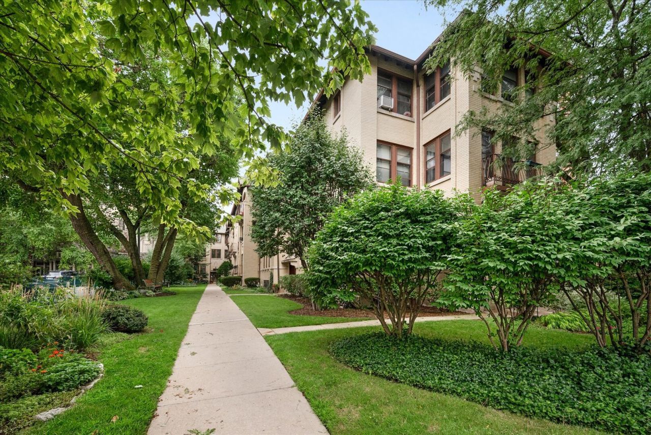 949 Lake Street, Unit 1F, Oak Park, IL 60301 Main Photo