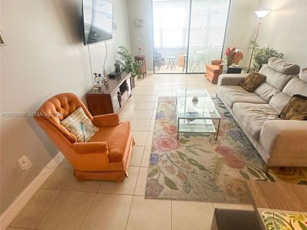 2860 Somerset Dr, Unit 400K, Lauderdale Lakes, FL 33311