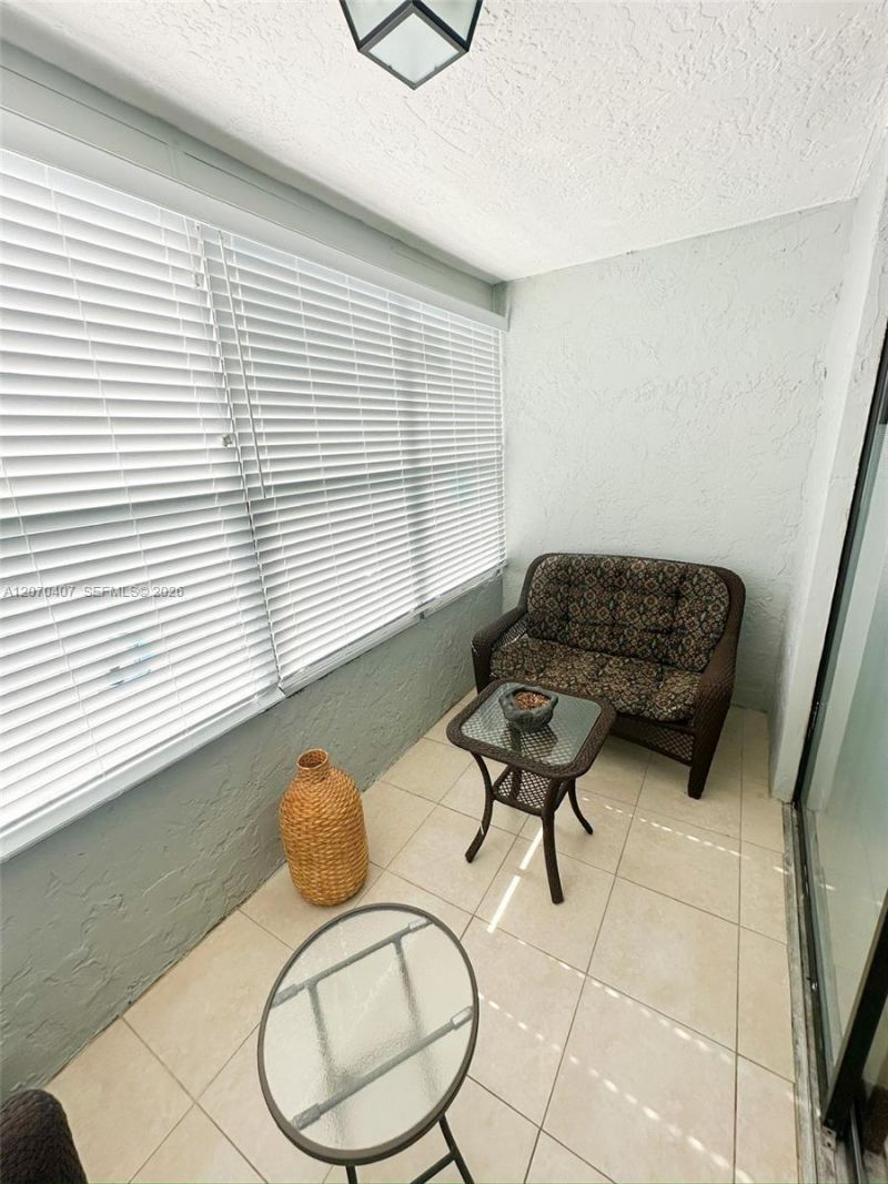 2860 Somerset Dr, Unit 400K, Lauderdale Lakes, FL 33311 Photo