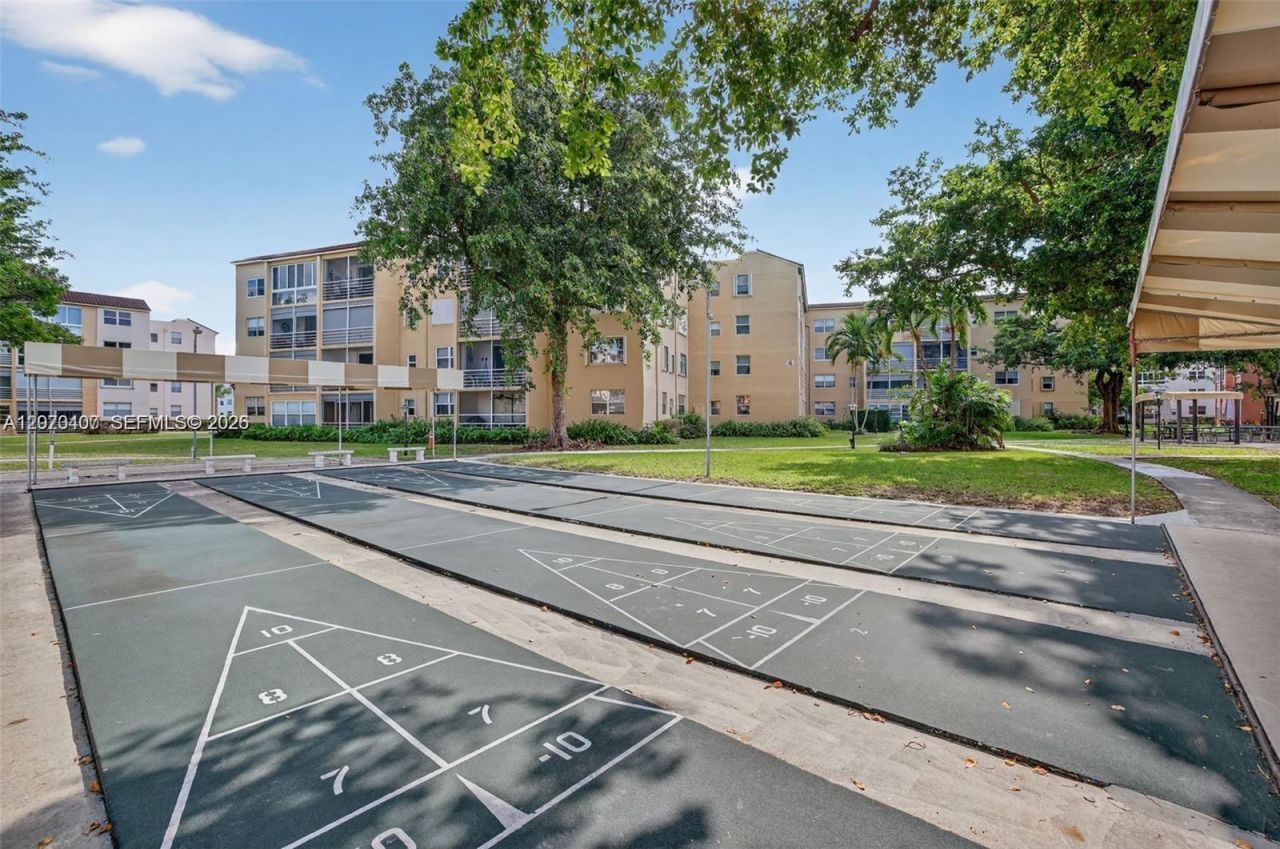 2860 Somerset Dr, Unit 400K, Lauderdale Lakes, FL 33311 Photo
