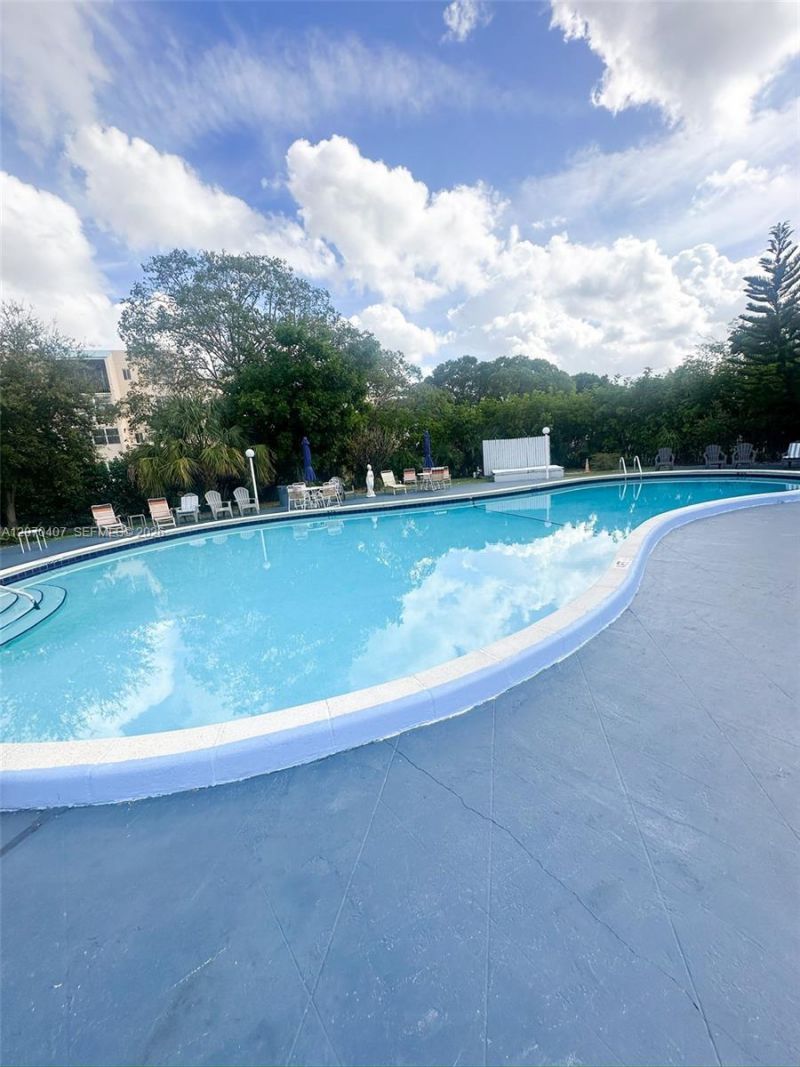 2860 Somerset Dr, Unit 400K, Lauderdale Lakes, FL 33311 Photo