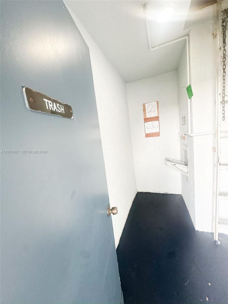 2860 Somerset Dr, Unit 400K, Lauderdale Lakes, FL 33311 Photo
