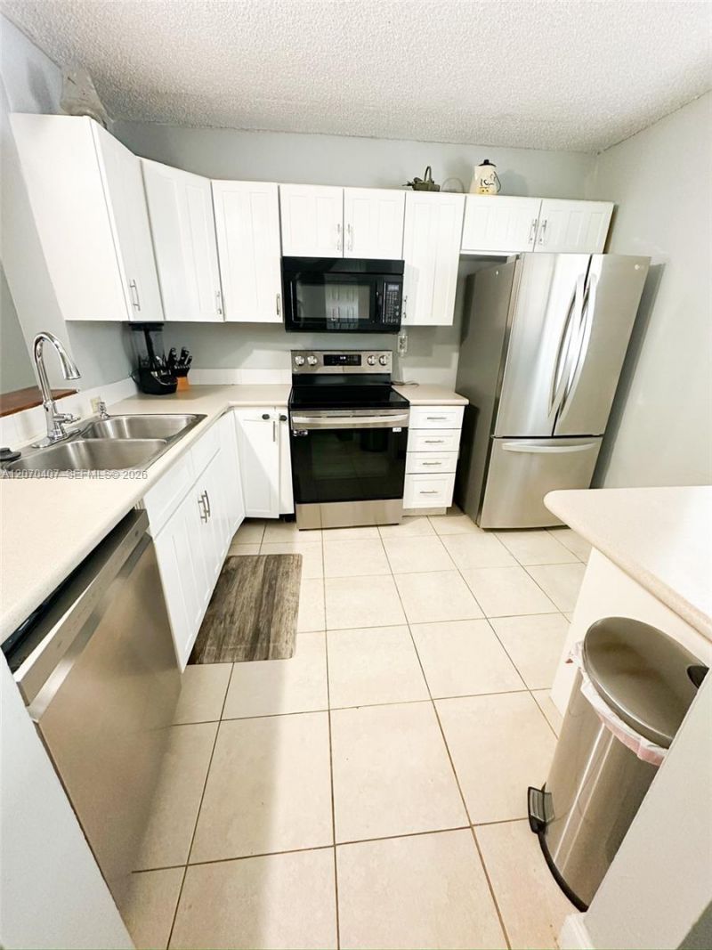 2860 Somerset Dr, Unit 400K, Lauderdale Lakes, FL 33311 Photo