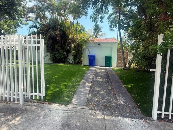52 NE 51st St, Miami, FL 33137