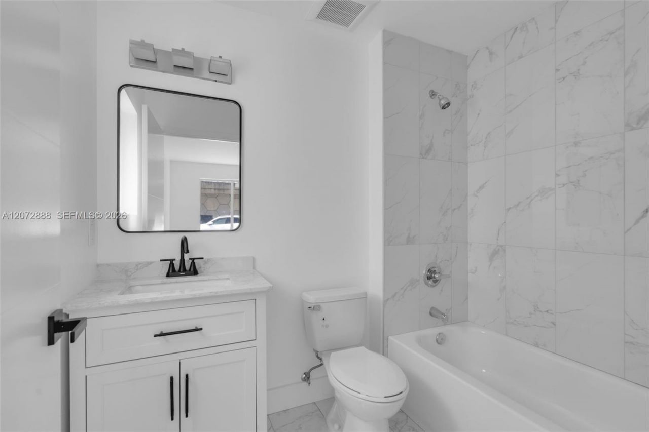 1629 NW 40th St , Miami, FL 33142 Photo