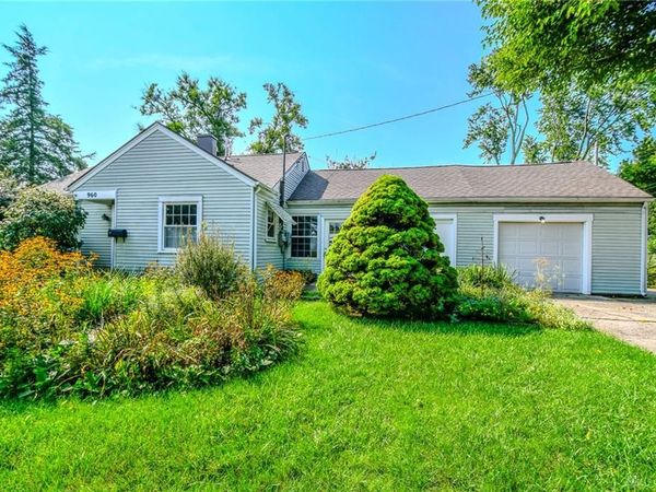 960 East Drive, Kettering, OH 45419