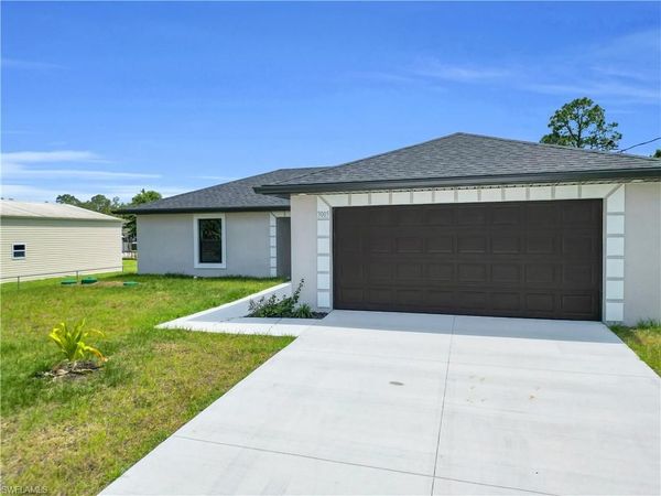 823 McKinley AVE , LEHIGH ACRES, FL 33972