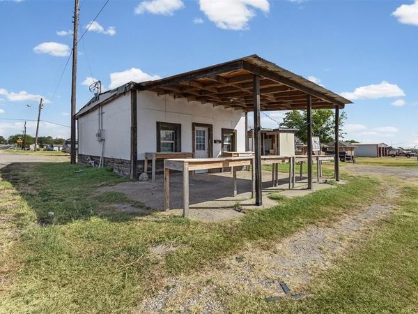 500 E Sycamore Street , Bardwell, TX 75101