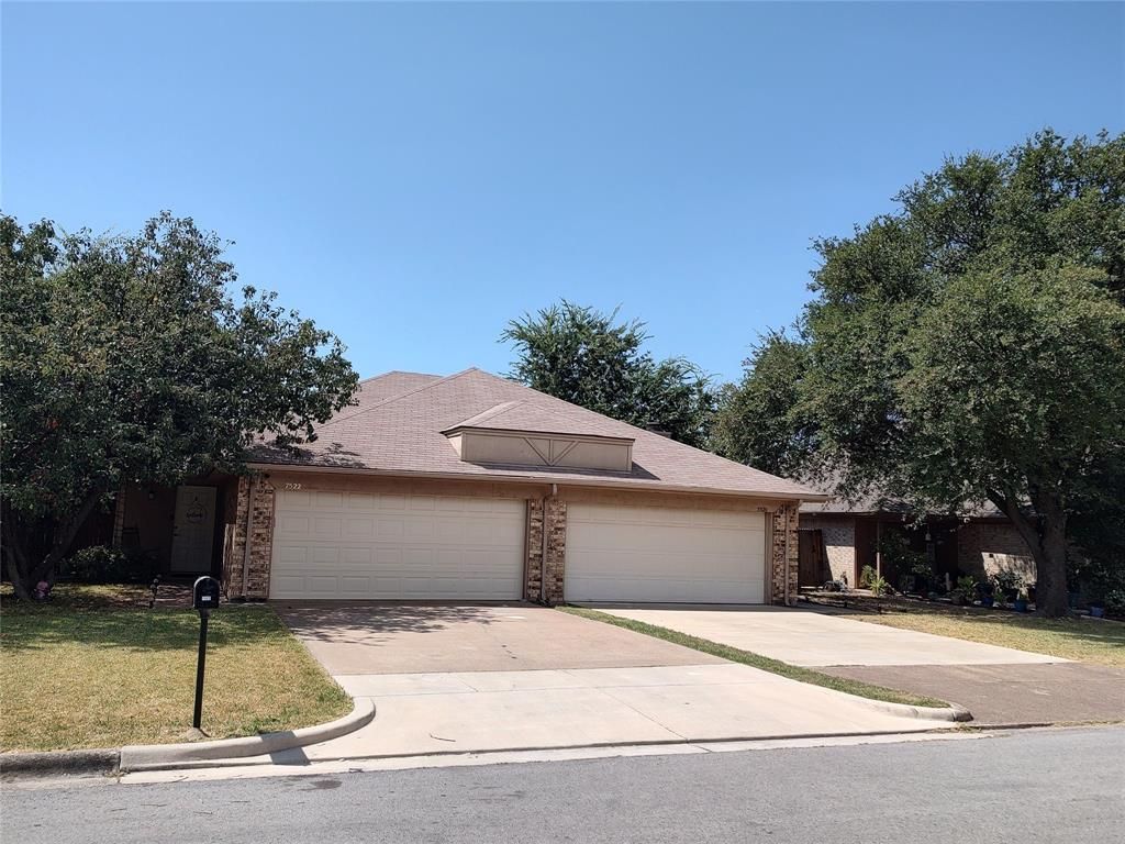 7520 April Lane, North Richland Hills, TX 76182 Main Photo