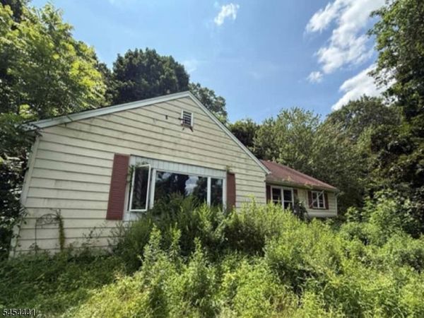 37 Hope Rd, Liberty, NJ 07838