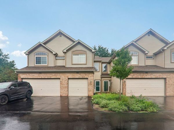 984 Parkhill Circle, Aurora, IL 60502