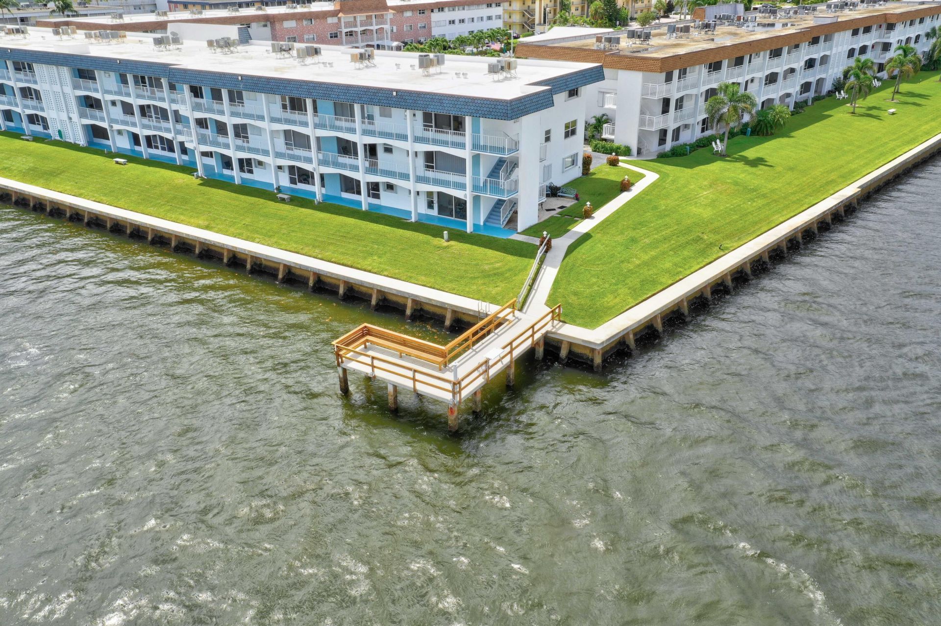 110 Shore Court, Unit 201, North Palm Beach, FL 33408 Photo