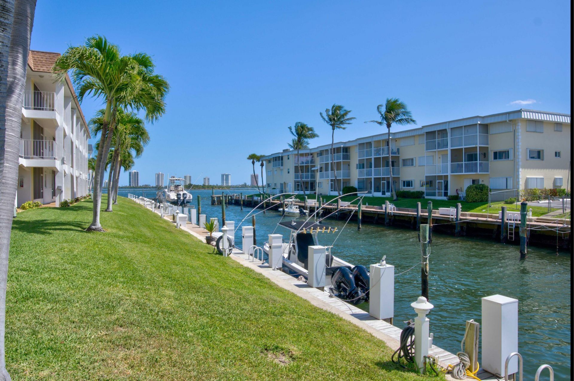 110 Shore Court, Unit 201, North Palm Beach, FL 33408 Photo